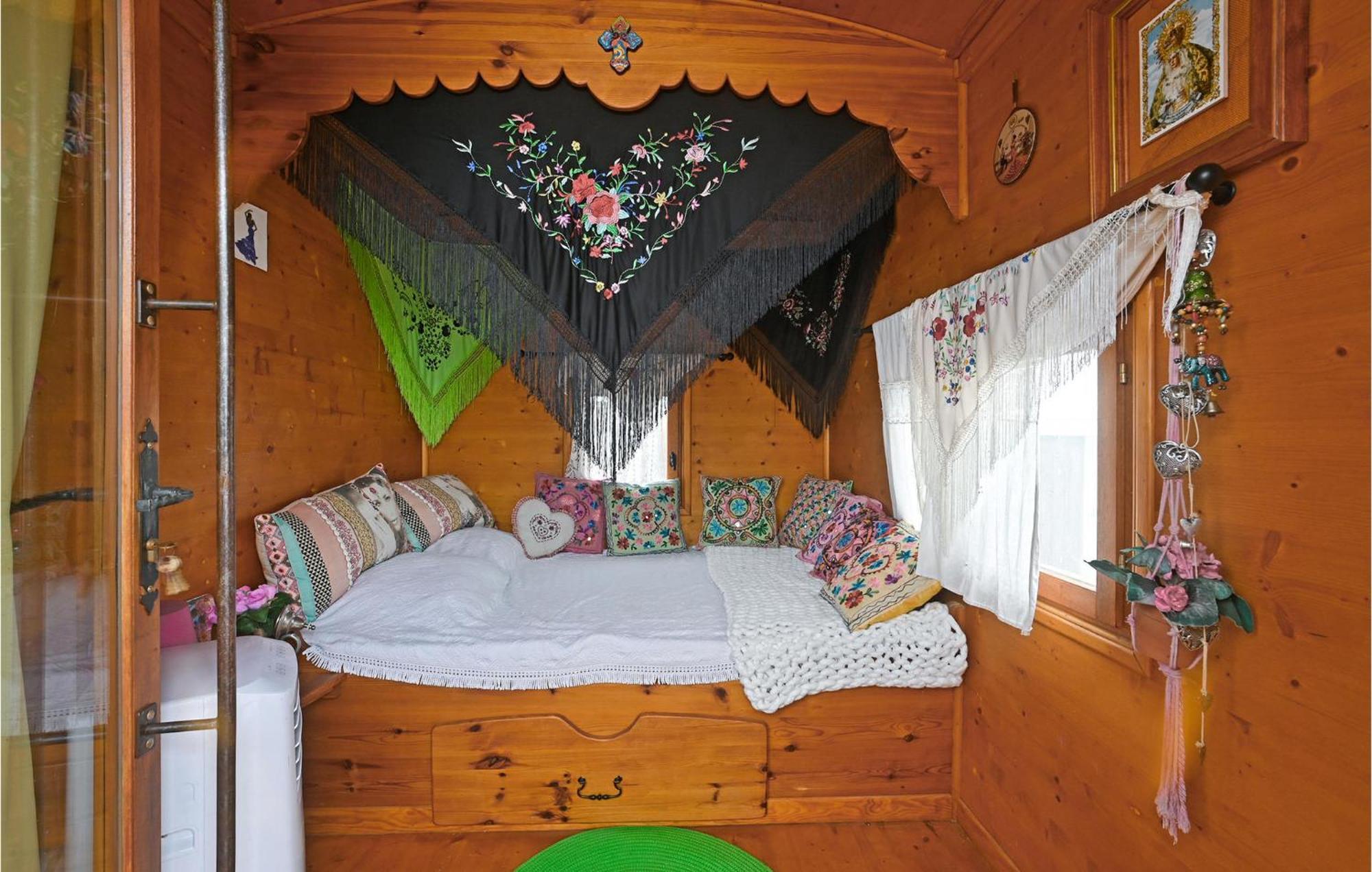 Camping Stunning Stacaravan In Raphele-les-arles