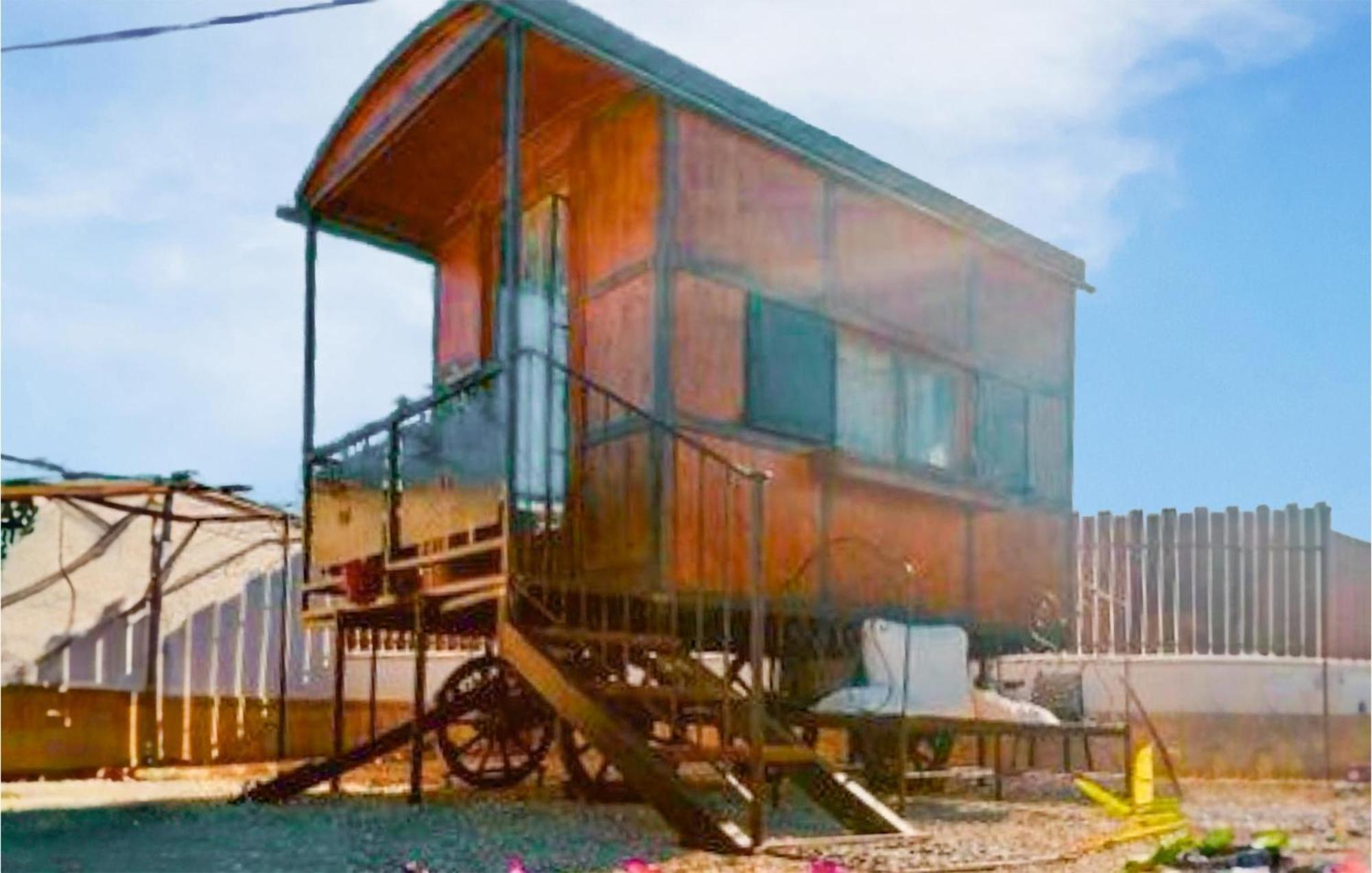Camping Stunning Stacaravan In Raphele-les-arles Raphèle